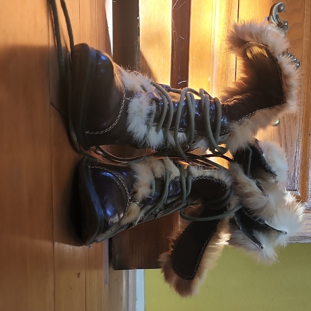 Faux Fur Lined Lace-Up Boots